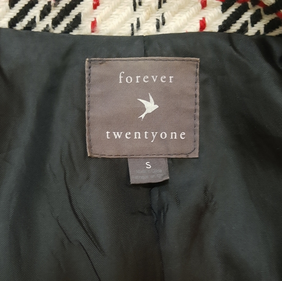 Unique coat - Picture 7 of 8